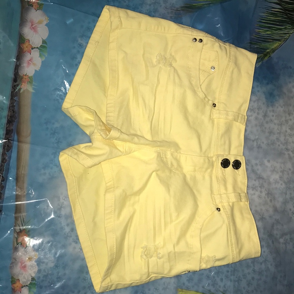 This is A cute pair of pastel yellow shorts